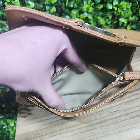 Tory Burch Tan Continental Wallet With Snap Closure - Picture 7 of 17